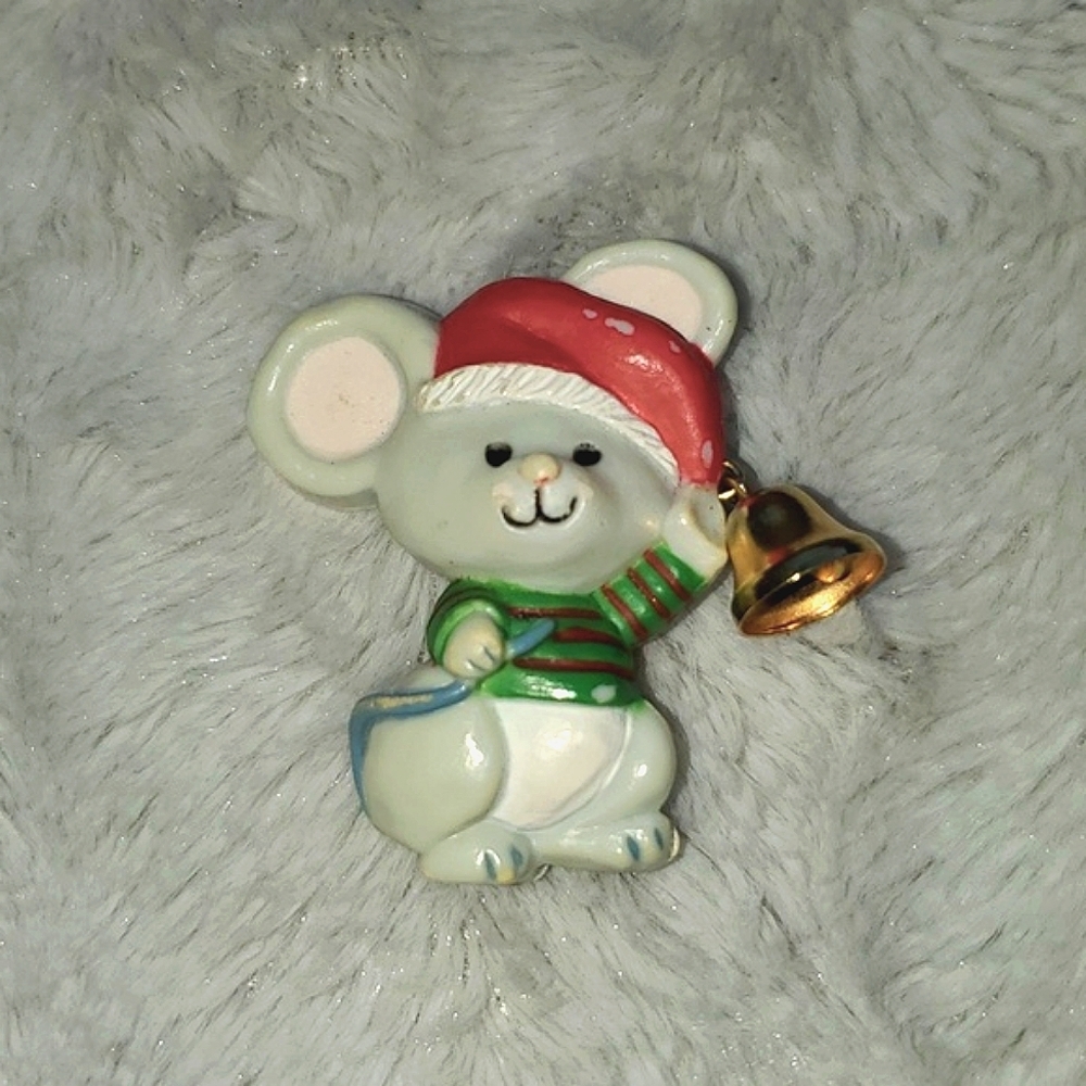 Vintage Hallmark Christmas Mouse Brooch